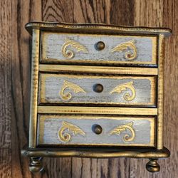 Vintage Jewelery Box That Play Music