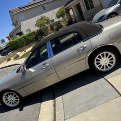 2005 Lincoln Town Car Signature