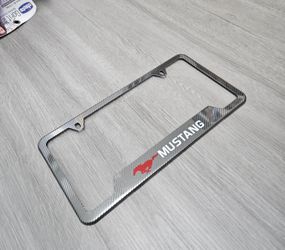 Brand New Universal 1PCS Mustang Metal Carbon Fiber Style License Plate Frame