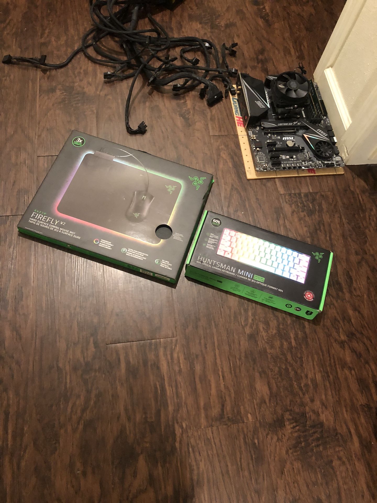 GAMING Razer Keyboard with Mouse Pad: RGB READ DESCRIPTION PICK UP ONLY NO TRADE 👉FIRM ON PRICE👈💲60 FOR BOTH CASH 💵  ONLY