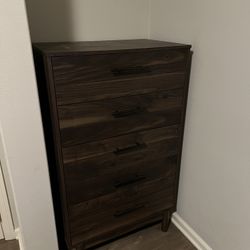 Lightly Used dresser 5 DRAWER