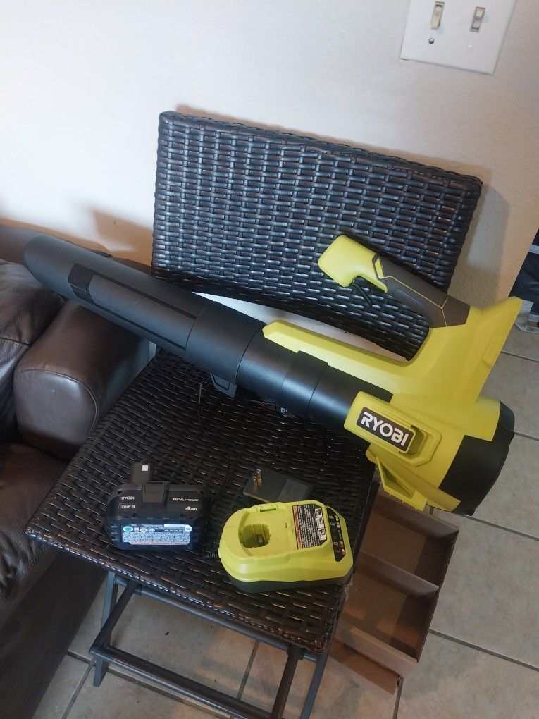 RYOBI LEAF BLOWER 18V LITHIUM WITH BATTERY AND CHARGER