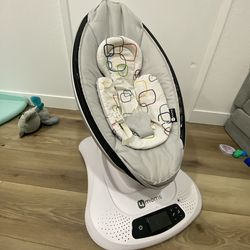 4 Moms Swing