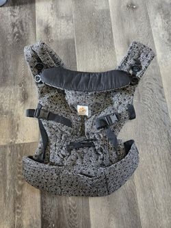 Ergobaby Adapt Baby Carrier Limited Edition Keith Haring Model Black Graffiti 