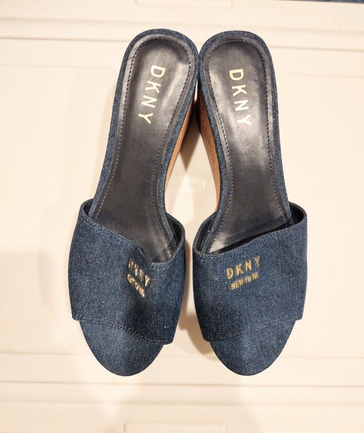 DKNY SLIP ON SANDALS SZ 10W