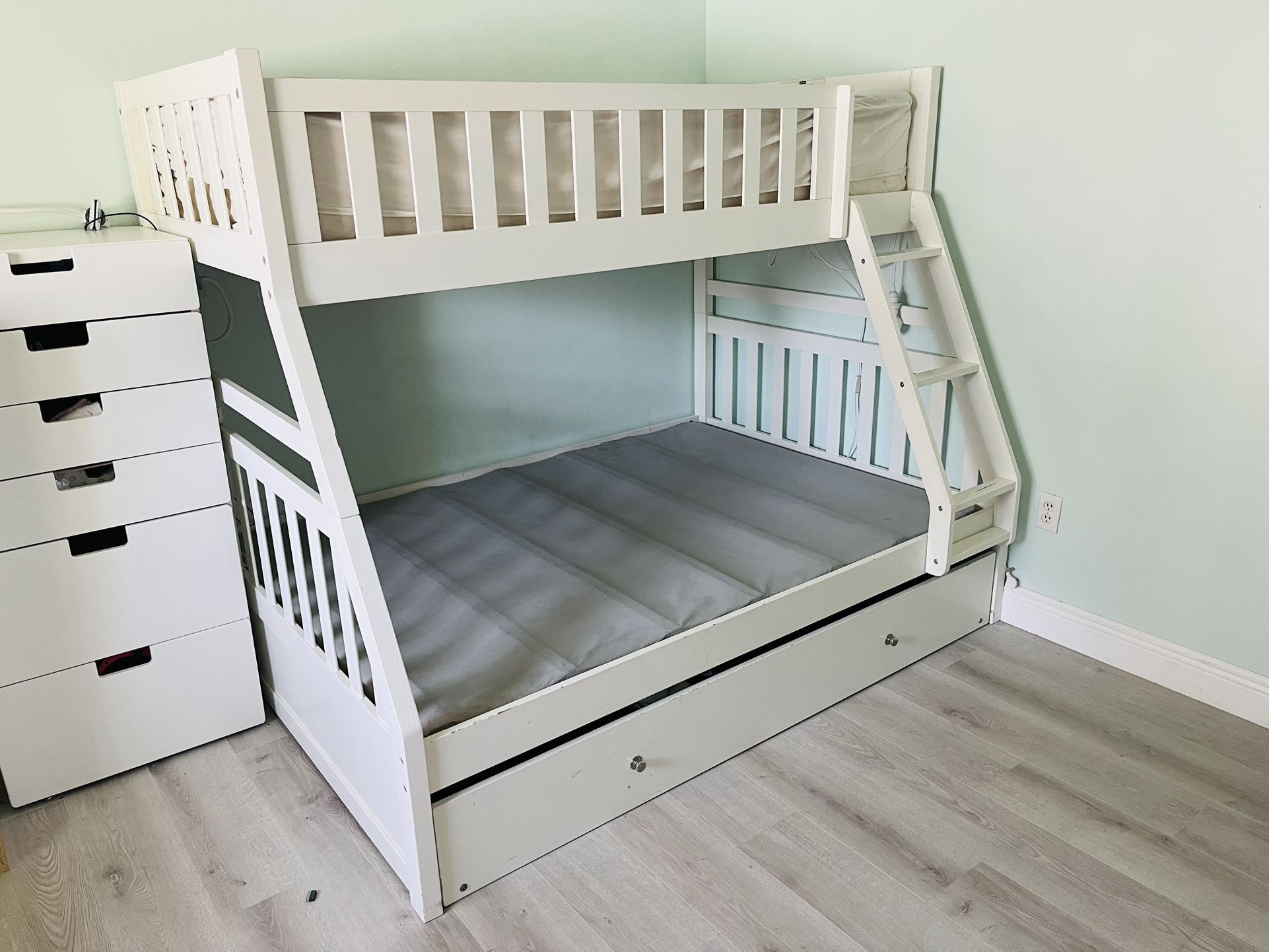 Bunk Bed Twin Over Full with Twin Size Trundle