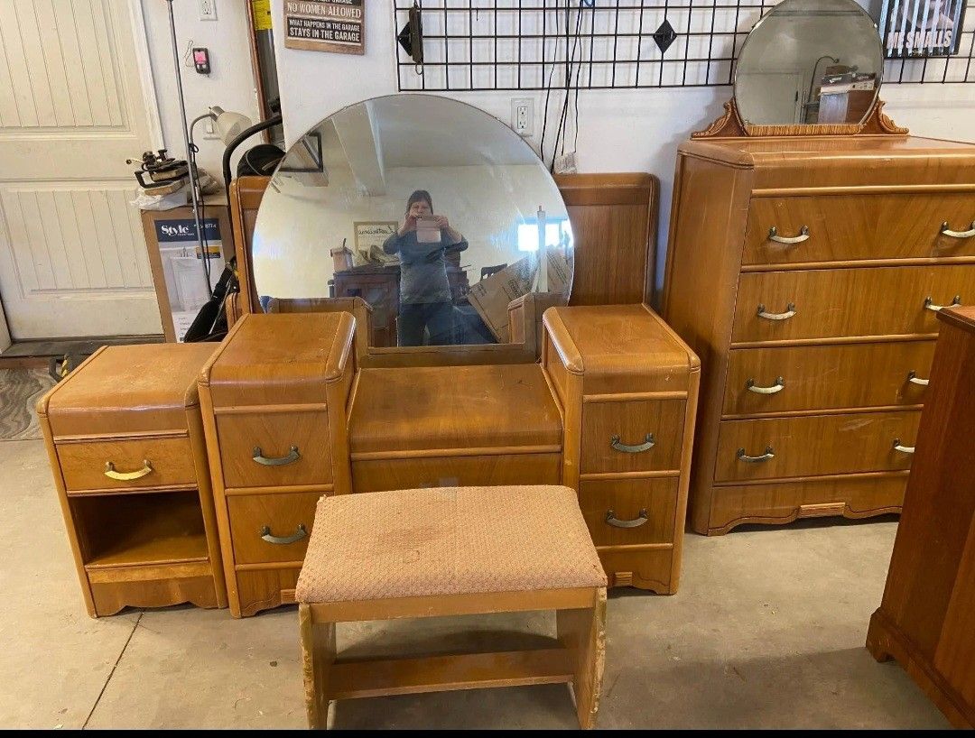 Antique Waterfall Bedroom Set