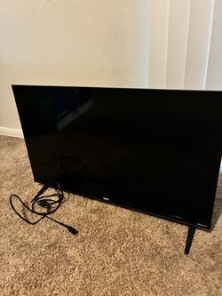 ONN Roku Smart TV Black Flat Screen 32”