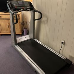 True Z5.4 Treadmill—Great Working Condition Extra wide tread Not as long as most Last serviced 6/2022 29.5w x 68 long Smoke and pet free household