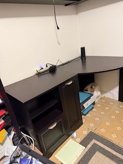 Corner desk black wood