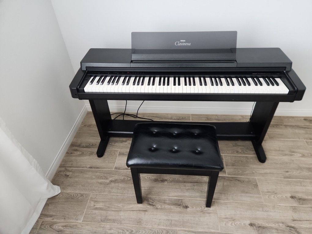 YAMAHA Clavinova CLP-550 Electric Piano