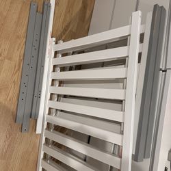 4-in-1 Stork craft Convertible Crib