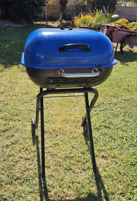 **Americana Charcoal Grill**