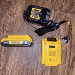 Dewalt 20v charger and 2 20v batteries new/nuevos 80$
