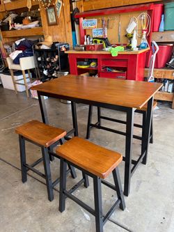 Small tall dining set !!