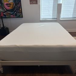 ZINUS 12 Inch Memory Foam Mattress & Platform Bed ( Only Used For Staging )  -$200