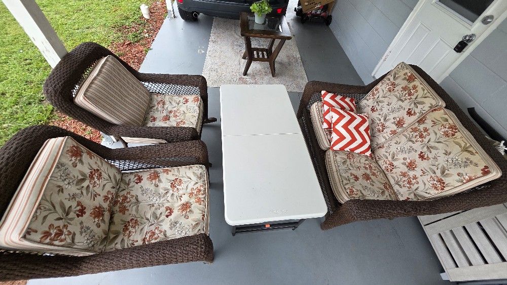 Outdoor Patio Set – Wicker with Cushions + Table – Great Condition! 🌿
Price: $150 OBO