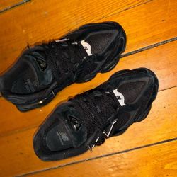 New Balance 9060’s All Black