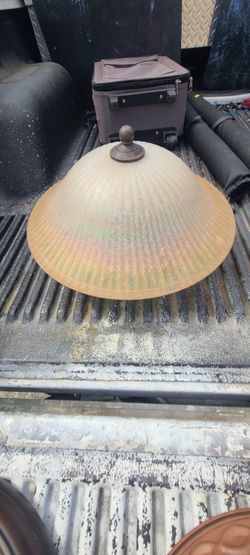 HANGING LIGHT FIXTURE WITH RIBBED FROSTED GLASS 