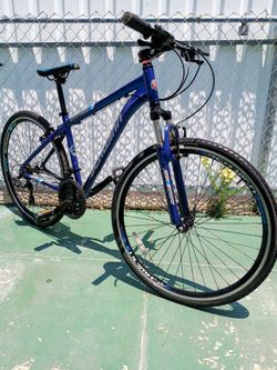 $75  Schwinn Trailway Hybrid Bike 700C –