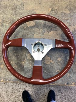 Grant steering wheel 5 bolt pattern.