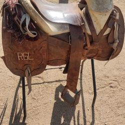 Nice And Old Saddle In good Condition Size 15