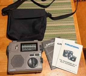 Grundig FR-200 Radio AM/FM/SW1/SW2 Battery Hand Crank Flashlight Emergency Radio
