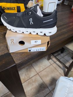 On Cloud Size 9.5 Women