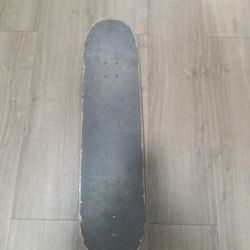 I Kinda Forgot The Size Bored But I Need It Gone  Needs New Griptspe And Wheels If You Wanna Ride The Bored Good  Asking For 20$