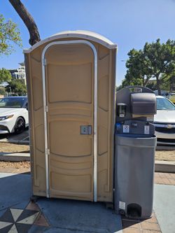 Porta Potty,  Porta Restrooms,  Baños Portables 