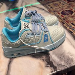 Lv Tyler #54 Shoes Size 8 Never Worn 
