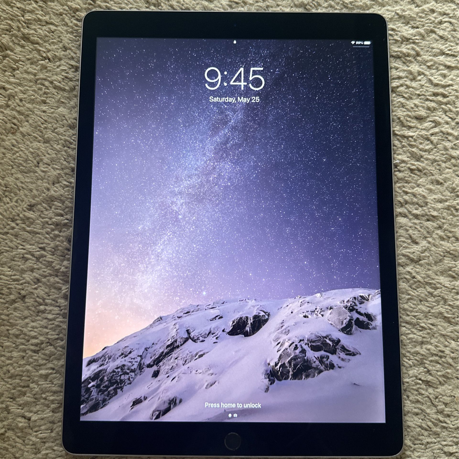 iPad Pro (12.9 In. 1st Gen) Space Gray- 128gb w/ Apple Pencil