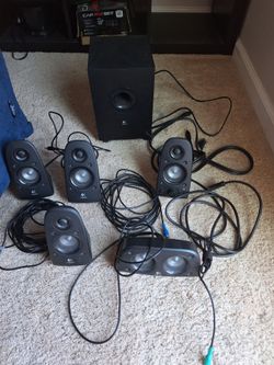 Free broken for parts Logitech z506 5.1 computer speakers