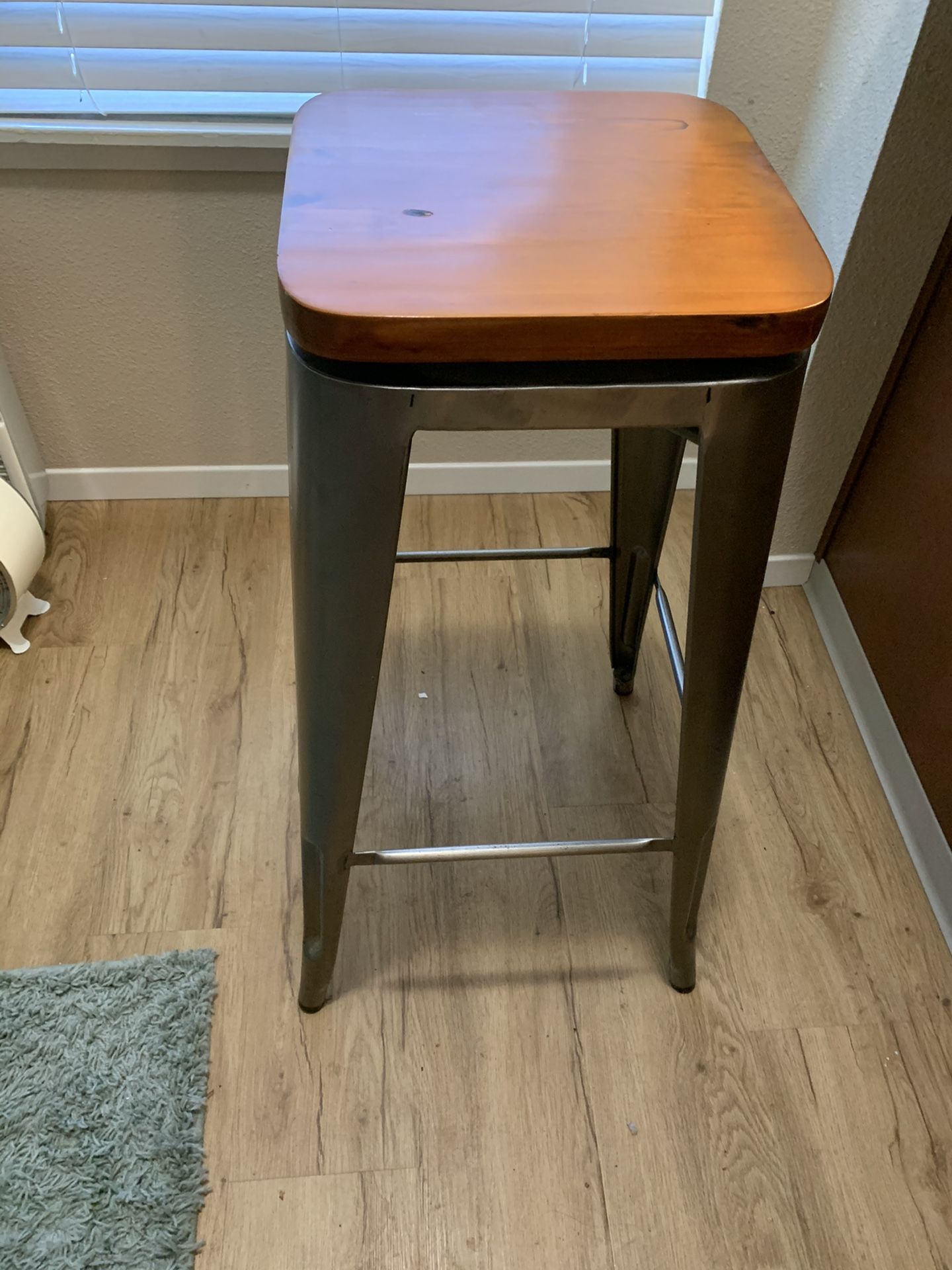Spinning Bar stool