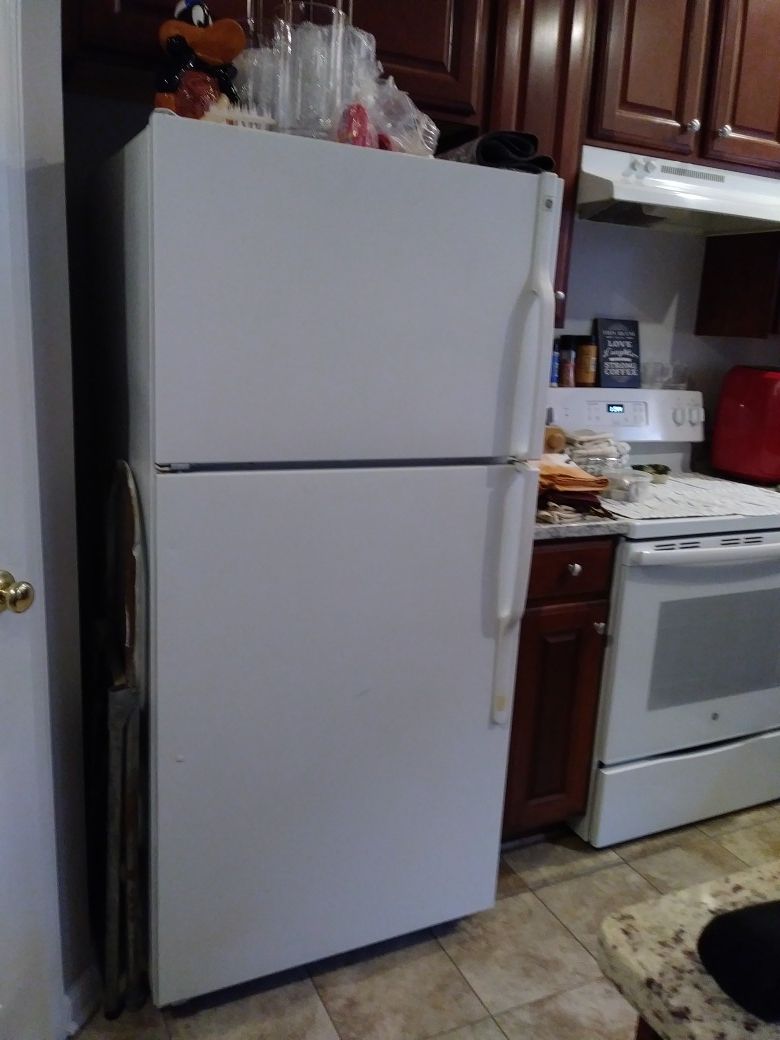 GE ice maker fridge