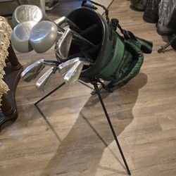 MACGREGOR  GOLF  CLUBS  WITH  BELDING  STANDBAG (12 CLUBS  SET)