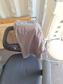 Volvom shorts 36 size