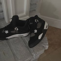 Jordan 4 White Thunder Size 7 Gs