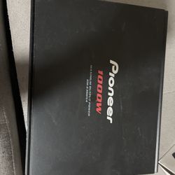 Pioneer 1000 W amplifier