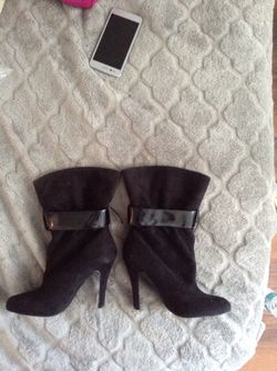 Black 6.5 size boots with strap