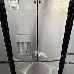 GE Refrigerator In Stainless Steel 