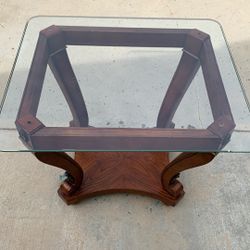 Table  ~ End Table- Accent table . $40.00.     Chino, Ca