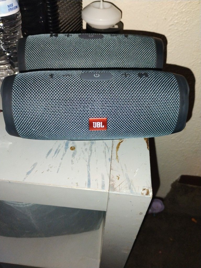 JBL Charge Essential