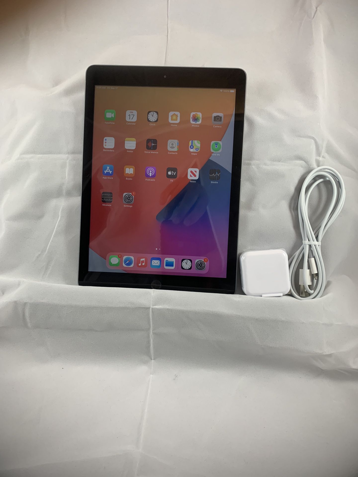 iPad 128gb 5th Gen Wifi Only W/Charger & Cord