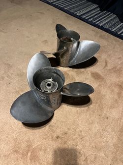 Yamaha F350 right and left hand 19 x 15 1/2 Propellers