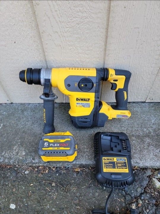 DEWALT DCH416 60V MAX* 1-1/4" Brushless SDS PLUS Rotary Hammer with 60v 6ah battery and charger perfect condition
