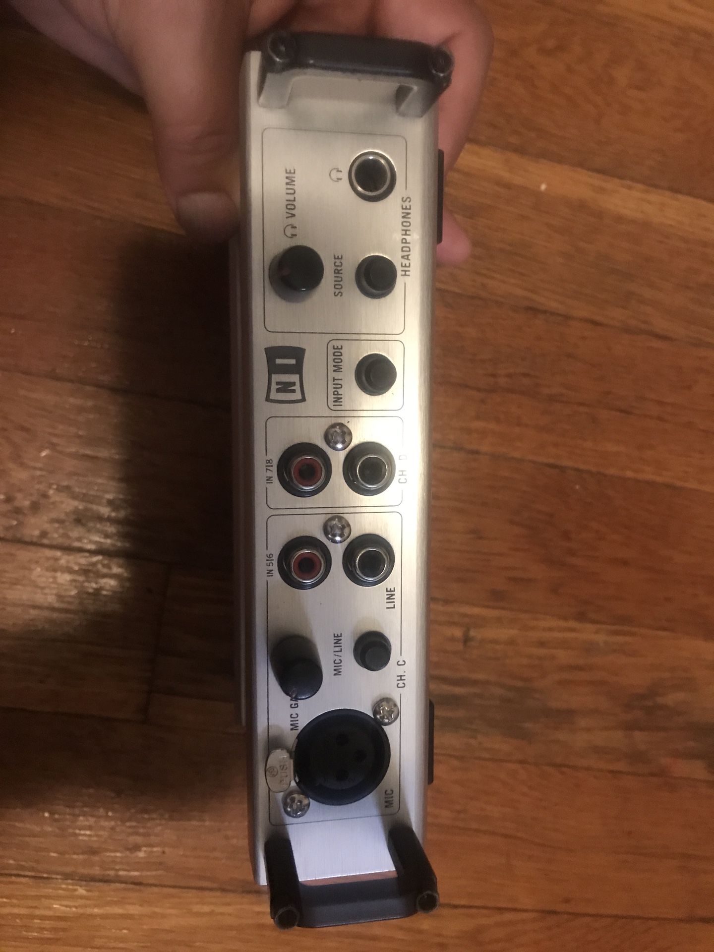 Native Instruments Audio 8 DJ in perfect working condition