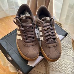 Adidas Sneakers 