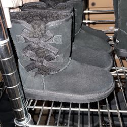 Kids Size 13 KOOLABURRA By Ugg $40 Each