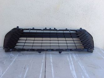2025 TOYOTA CAMRY LE XLE FRONT LOWER GRILLE OEM USED
